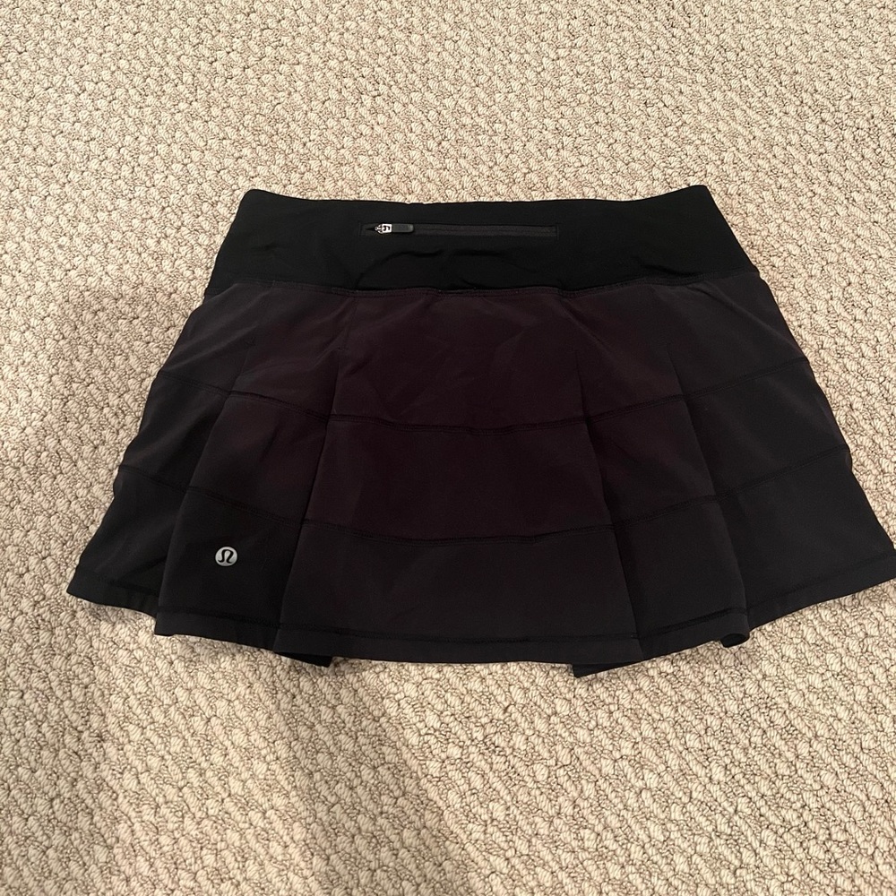 Lululemon size 4 regular black skirt!! Good condition